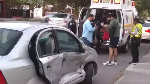 El choqué provocó lesiones en dos personas El choqué provocó lesiones en dos personas