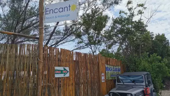 Este club de playa fue multado por un evento masivo realizado en su interior.