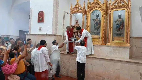 Los tres reyes permanecerán fuera de sus nichos hasta el 15 de enero Los tres reyes permanecerán fuera de sus nichos hasta el 15 de enero