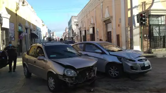 El Attitud transitaba sobre la 62 de Norte a Sur y no respetó la luz roja del semáforo El Attitud transitaba sobre la 62 de Norte a Sur y no respetó la luz roja del semáforo