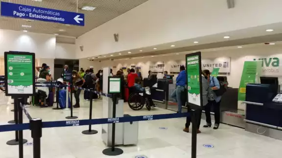 Los pasajeros del vuelo a Houston documentaros sus maletas para evitar contratiempos en el aeropuerto de Mérida Los pasajeros del vuelo a Houston documentaros sus maletas para evitar contratiempos en el aeropuerto de Mérida