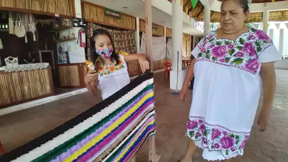 Que su nieta aprenda este arte ha sido una satisfacción para Luisa Rosado Que su nieta aprenda este arte ha sido una satisfacción para Luisa Rosado