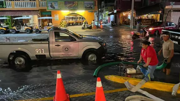 El nivel descendió después de tres horas que cayó la precipitación pluvial.
El nivel descendió después de tres horas que cayó la precipitación pluvial.