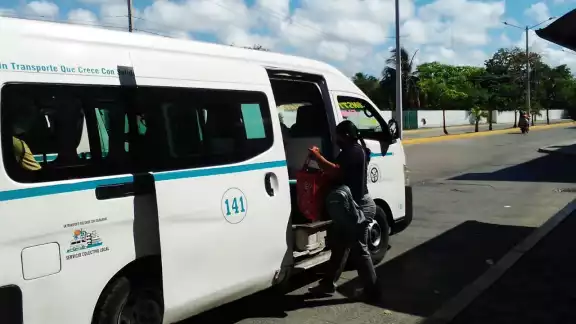 Los choferes de las unidades de transporte público en Playa del Carmen podrán negar el servicio a personas que no porten cubrebocas Los choferes de las unidades de transporte público en Playa del Carmen podrán negar el servicio a personas que no porten cubrebocas