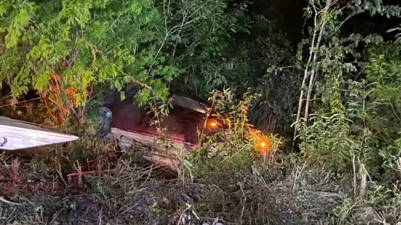 El automóvil del conductor accidentado en la carretera Cancún-Playa del Carmen fue retirado y remolcado al corralón de la ciudad El automóvil del conductor accidentado en la carretera Cancún-Playa del Carmen fue retirado y remolcado al corralón de la ciudad