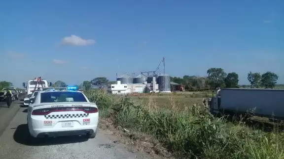 El trailero resultó ileso en el accidente
