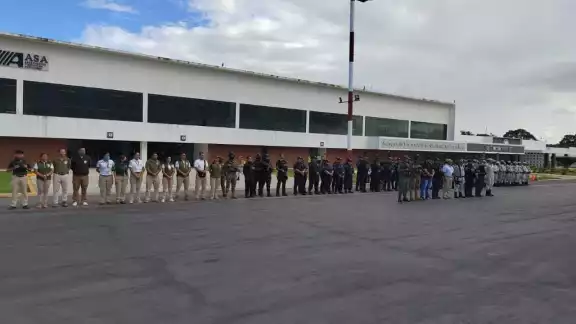 El grupo fue deportado vía aérea a su país de origen El grupo fue deportado vía aérea a su país de origen
