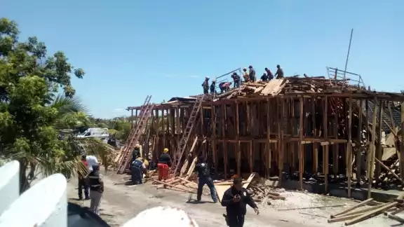 En el derrumbe murieron dos personas, así como registrarse 10 heridos En el derrumbe murieron dos personas, así como registrarse 10 heridos