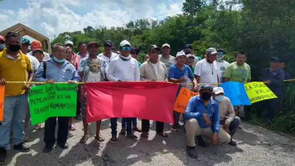 Habitantes aseguran que continuarán con los bloqueos en carreteras Habitantes aseguran que continuarán con los bloqueos en carreteras