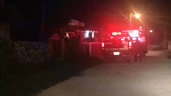 Los vecinos quedaron asustados por el movimiento de las patrullas en la zona Foto: Alejandro Collí Los vecinos quedaron asustados por el movimiento de las patrullas en la zona Foto: Alejandro Collí