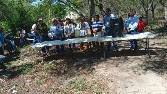 Luego de más de una hora de diálogo, los campesinos llegaron a un arreglo con las autoridades para acabar con el conflicto