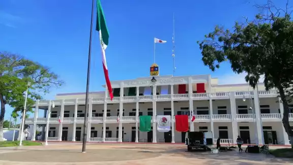 Algunos de los exgobernadores de Quintana Roo han sido vistos en eventos del Congreso Local y de la propia administración estatal Algunos de los exgobernadores de Quintana Roo han sido vistos en eventos del Congreso Local y de la propia administración estatal