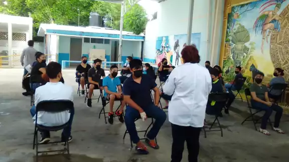 Jóvenes de Chocholá recibieron sus dosis de refuerzo Jóvenes de Chocholá recibieron sus dosis de refuerzo