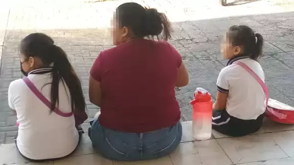 Ante todo, hay que mantenerlos bien hidratados a lo largo del día Ante todo, hay que mantenerlos bien hidratados a lo largo del día