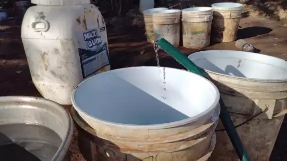 La carencia ha llevado a que no tengan para lavar los trastes o bañarse La carencia ha llevado a que no tengan para lavar los trastes o bañarse