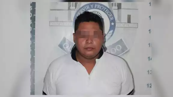 El taxista de Cancún detenido fue llevado a las instalaciones de la FGE Quintana Roo, donde enfrenará cargos por delitos contra la salud El taxista de Cancún detenido fue llevado a las instalaciones de la FGE Quintana Roo, donde enfrenará cargos por delitos contra la salud