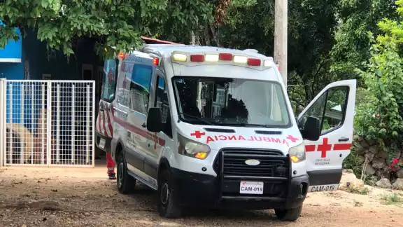 Un joven motociclista derrapó en el barrio de la Guadalupe, Calkiní, después de que un repartidor de agua purificada se le atravesara inesperadamente. Un joven motociclista derrapó en el barrio de la Guadalupe, Calkiní, después de que un repartidor de agua purificada se le atravesara inesperadamente.