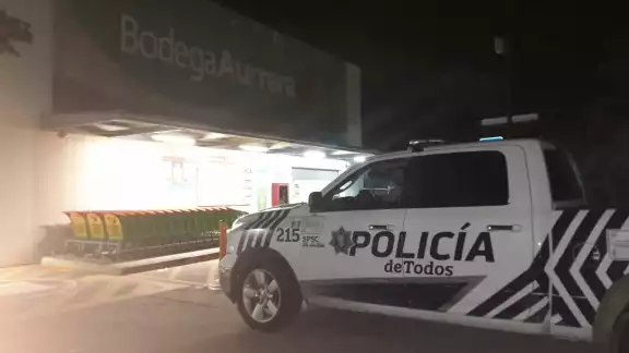El hombre pedía que le regresaran su dinero cuando no se le había hecho el cobro