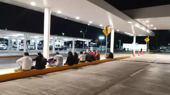 Pasajeros en espera de transporte en el Aeropuerto de Mérida