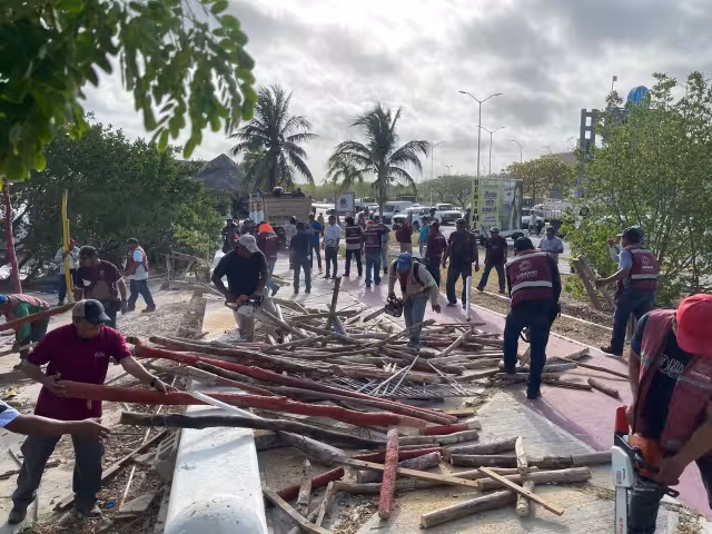 Autoridades recuperaron espacio público invadido en zona federal marítimo terrestre.
