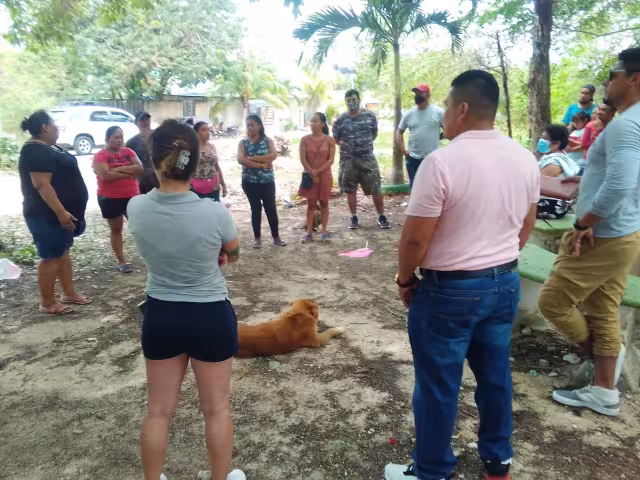 Los vecinos de la colonia Cristo Rey en Playa del Carmen revelaron que llevan más de dos años esperando tener servicios públicos como agua potable y energía eléctrica