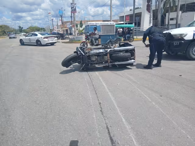 El accidente ocurrió en el cruce de Avenida Solidaridad y Avenida Justo Sierra Méndez, en la colonia Revolución.