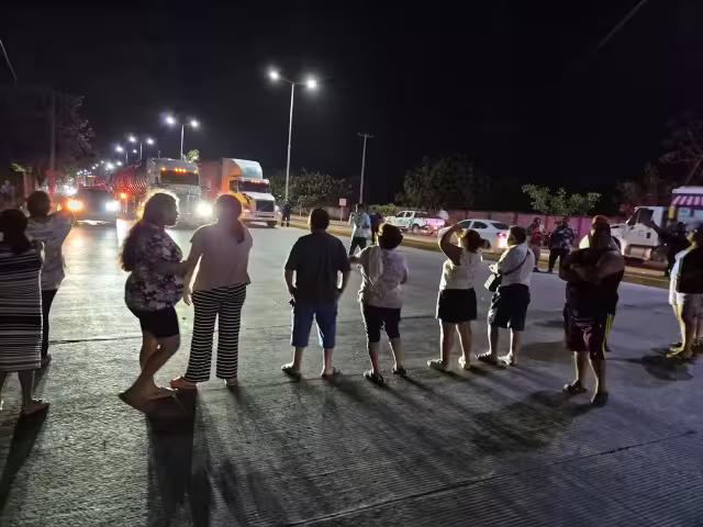 Protesta en Isla de Tris: colonia Colosio exige energía eléctrica