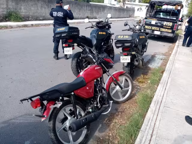 En un momento dado el agente invadió el carril de la Italika y colisionó de frente
