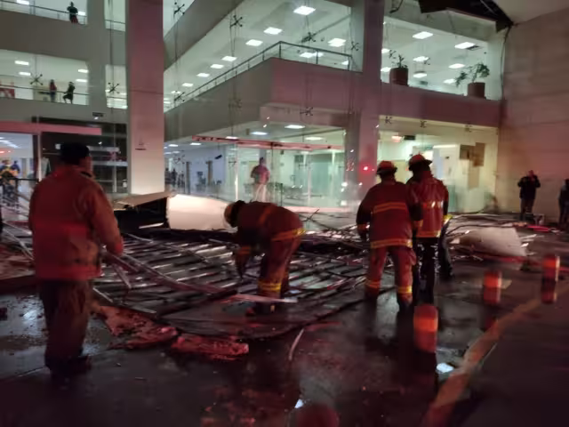 La estructura del Plafón se vino abajo debido al peso del agua de las lluvias fuertes que cayeron en Tecamac