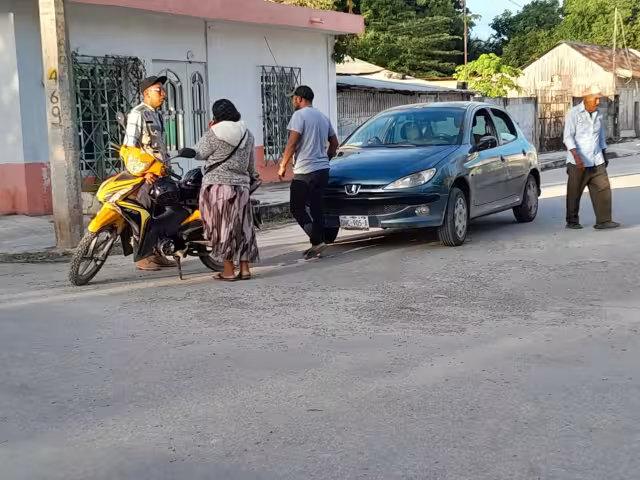 La mujer fue trasladada por el mismo conductor a un hospital