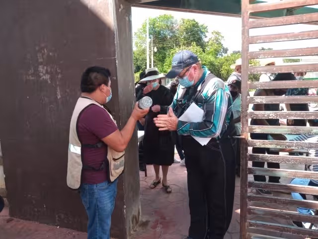 Los interesados llegaron desde temprano y se formaron en la fila. Foto: Amado Caamal / Por Esto!