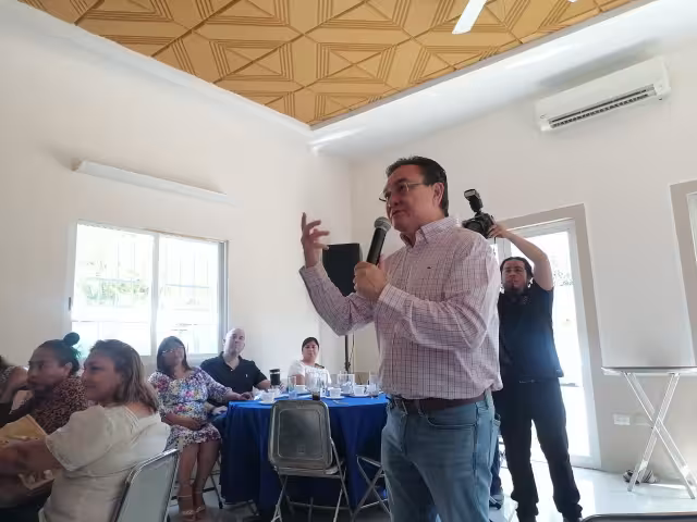 El actual Secretario de Educación dice que puede ganar la candidatura y también la elección