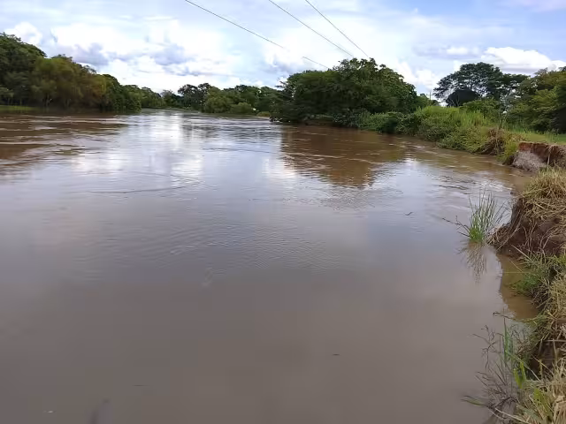 Río Palizada baja dos centímetros y mejora panorama en la región