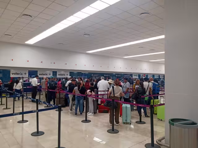El vuelo programado para las 7 horas despegó después de las 10 de la mañana