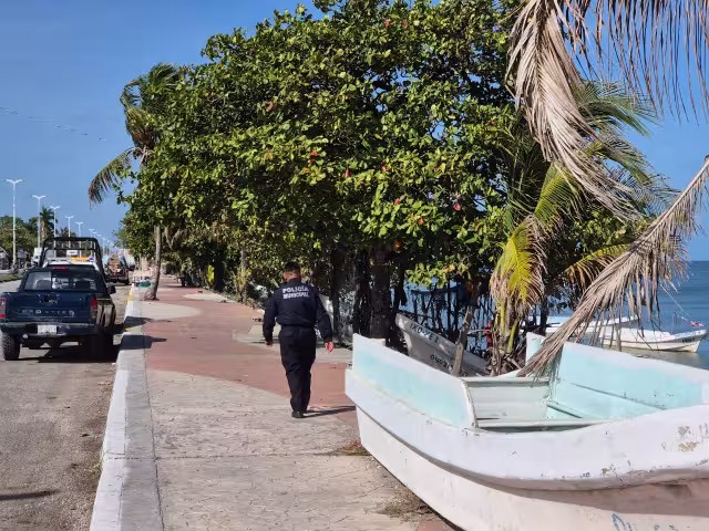 Hombre aparece muerto en la costa de Champotón; investigan causa