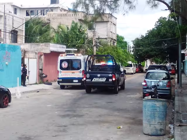 El cadáver encontrado en un cuarto de la colonia Colosio fue llevado al Semefo de Playa del Carmen para la necropsia de ley