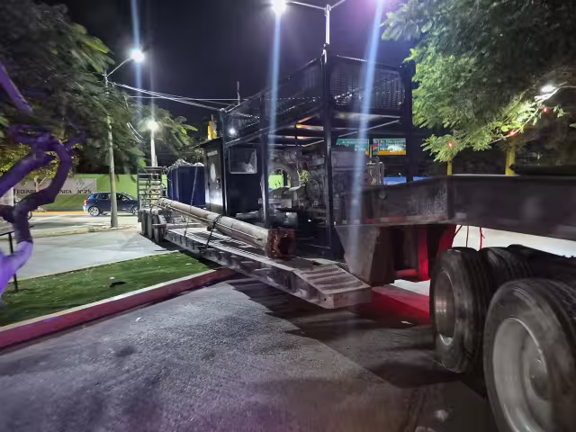 Tractocamión provocó cierre vial en la colonia Petrolera.