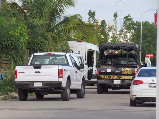 El cuerpo de la mujer fue trasladado al Servicio Médico Forense de Mérida, tras ser hallada muerta en su vivienda