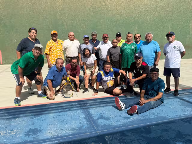 Familiares, amigos y frontenistas rindieron homenaje a Luciano "Kike" Pérez Cobá en las canchas del Estadio "General Salvador Alvarado".
