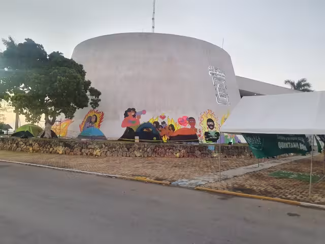 Así luce esta mañana de miércoles el Congreso de Quintana Roo