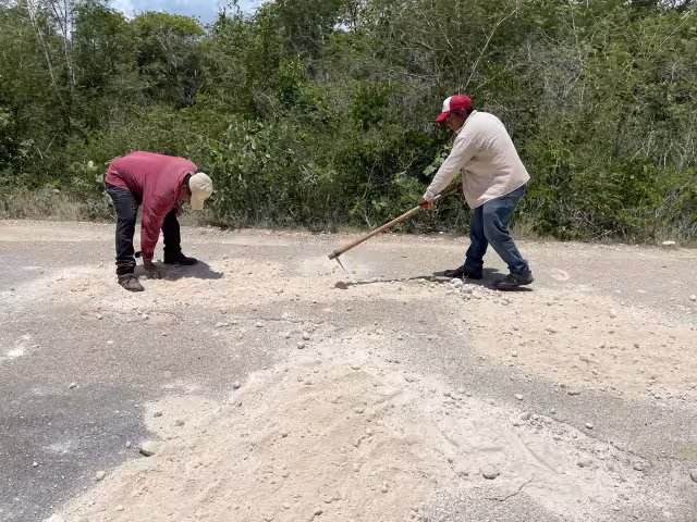 Rancho Sosa pide apoyo para reparar camino estatal hacia Santa Rosa Xtampak