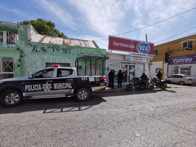 El robo se registró Alrededor de las 10:40 horas, cuando un sospechoso portando una navaja, ingreso a la farmacia Yza