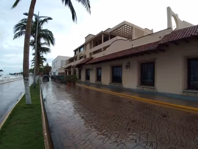 El ciclçon tropical se encuentra al sureste de Cozumel. Foto: Gabriel Aguilar