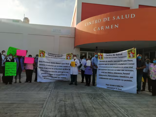 "Tampoco al personal administrativo le han aplicado la vacuna siendo ellos personas en riesgo", aseguró un portavoz.