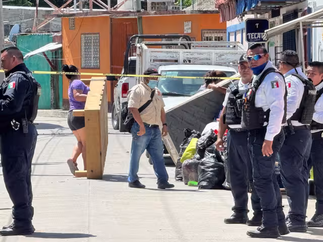 Fuerte movilización policiaca en la 23 de Julio por conflicto entre expareja