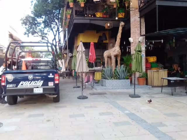 Un empleado del restaurante afectado en la Quinta Avenida de Playa del Carmen presentó quemaduras tras el estallido