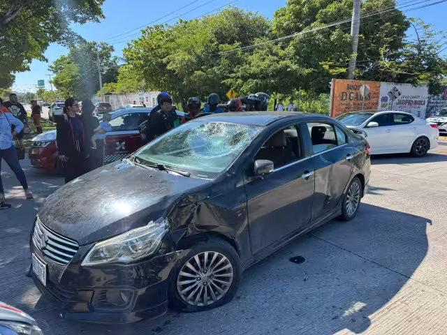 Un motociclista resultó herido tras un choque sobre la avenida Concordia con avenida de los Deportes.