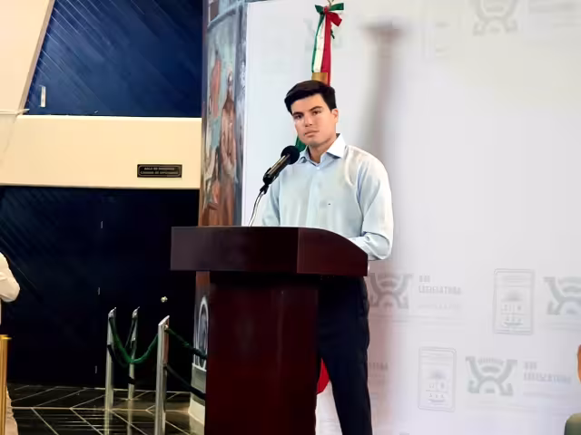 El diputado aseguró que actualmente no existe un tabulador de compensaciones. Foto: Gabriel E. Manzanilla