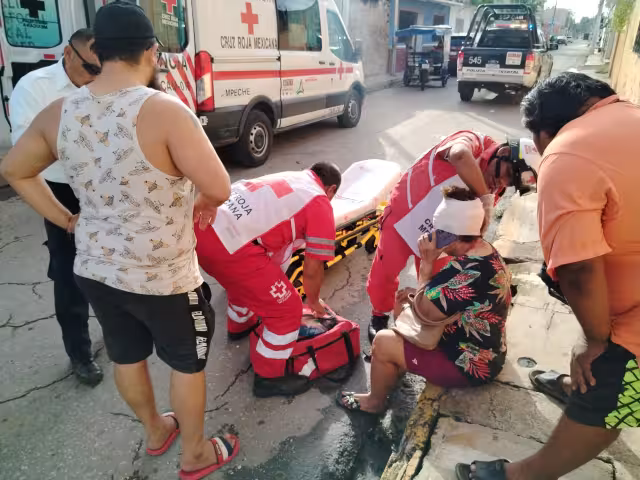 Grave accidente en Calkiní: mujer resulta herida tras imprudente cruce