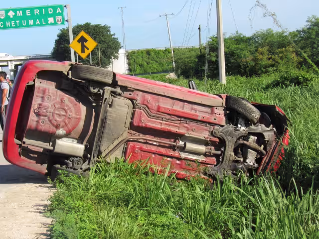 Al lugar llegaron elementos policiales para auxiliar al automovilista